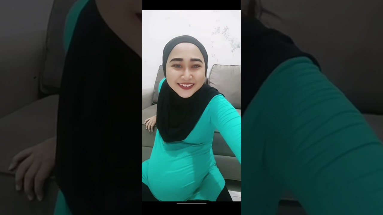 Bumil Hijab Perut Besar