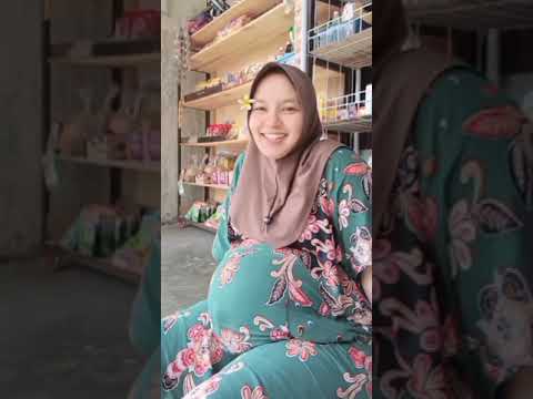 Bumil Hijab Perut Besar