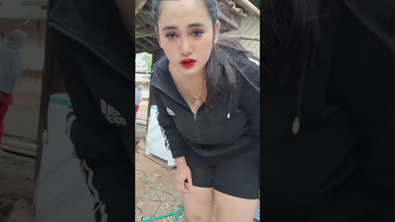 Bunda Gemoy Habis Joging Langsung Nyuci Baju || Sambil Live Streaming Tiktok