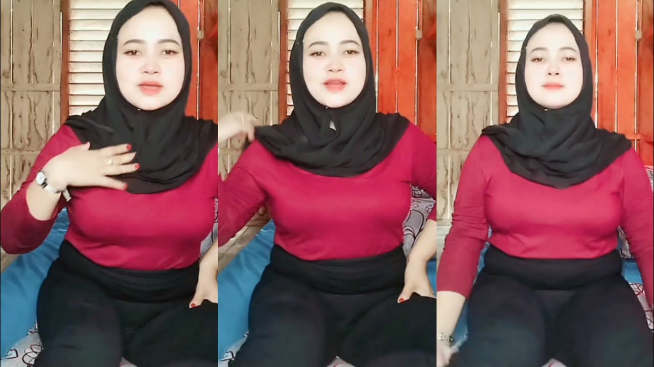 Bunda jilbab cantik live pagi duduk santai di atas bantal