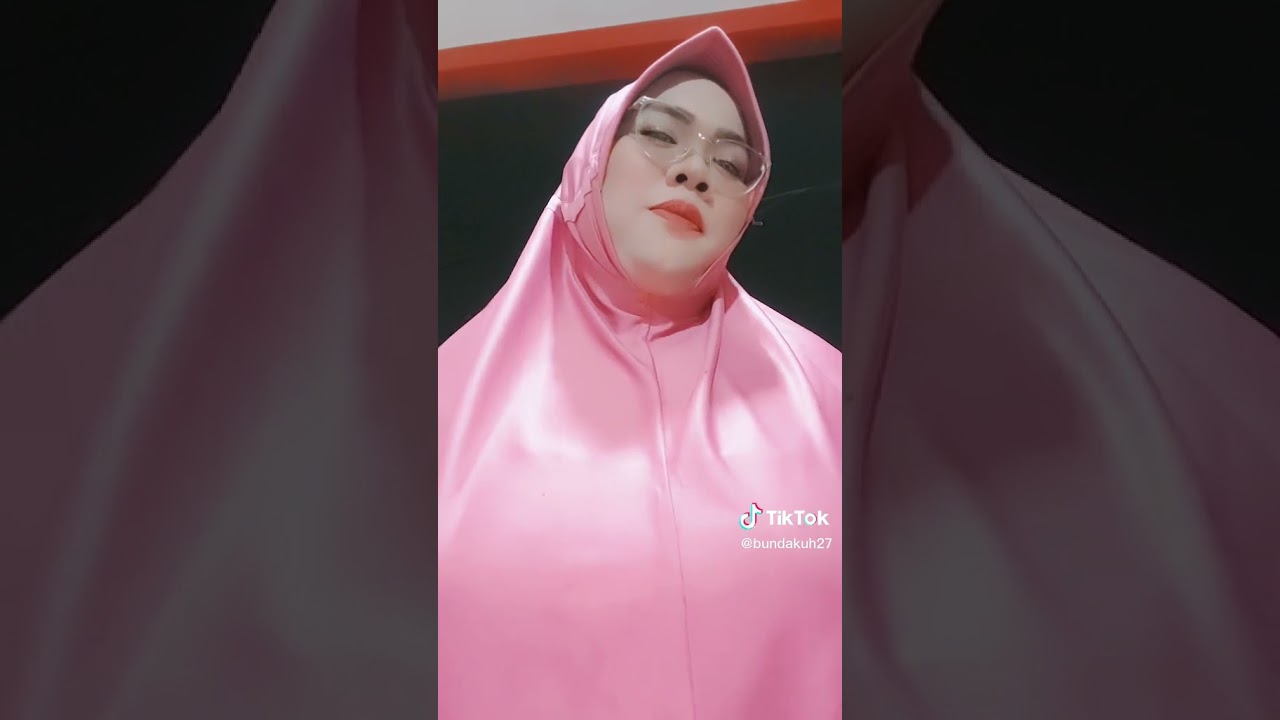 Bunda Semok Jago Goyangkan Boba #hijab #gemoy #jilbab #hijabstyle #jilbabterlaris #cantik