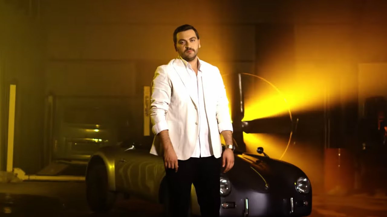 Burak Akagün - Sen Siyah Ben Beyaz (Official Video)