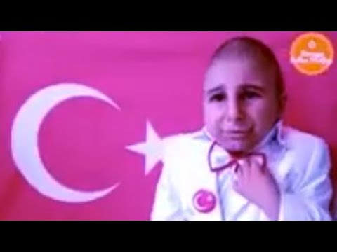 burak reis istiklal marşı okuyor ama her nefesi kesildiğinde sesi dalgalanıyor