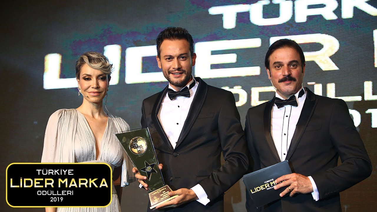 BURAK SERDAR ŞANAL / YILIN ÇIKIŞ YAPAN DİZİ OYUNCUSU ÖDÜLÜ / TÜRKİYE LİDER MARKA ÖDÜLLERİ