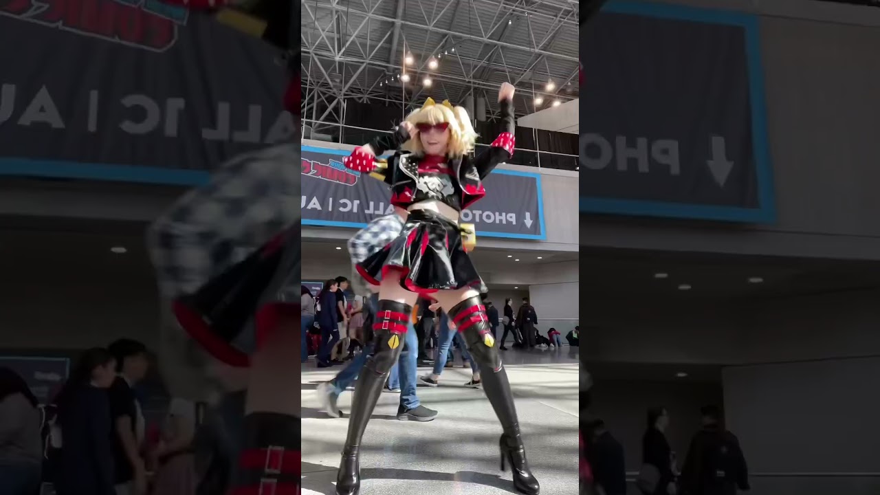 BURNICE THEME AT NYCC! | #cosplay #zenleszonezero #burnice #cosplayer #cosplaygirl #hoyoverse