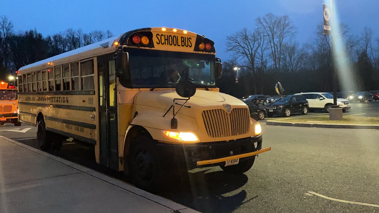 Bus 905 Pulling In and Out - 2009 IC CE 300
