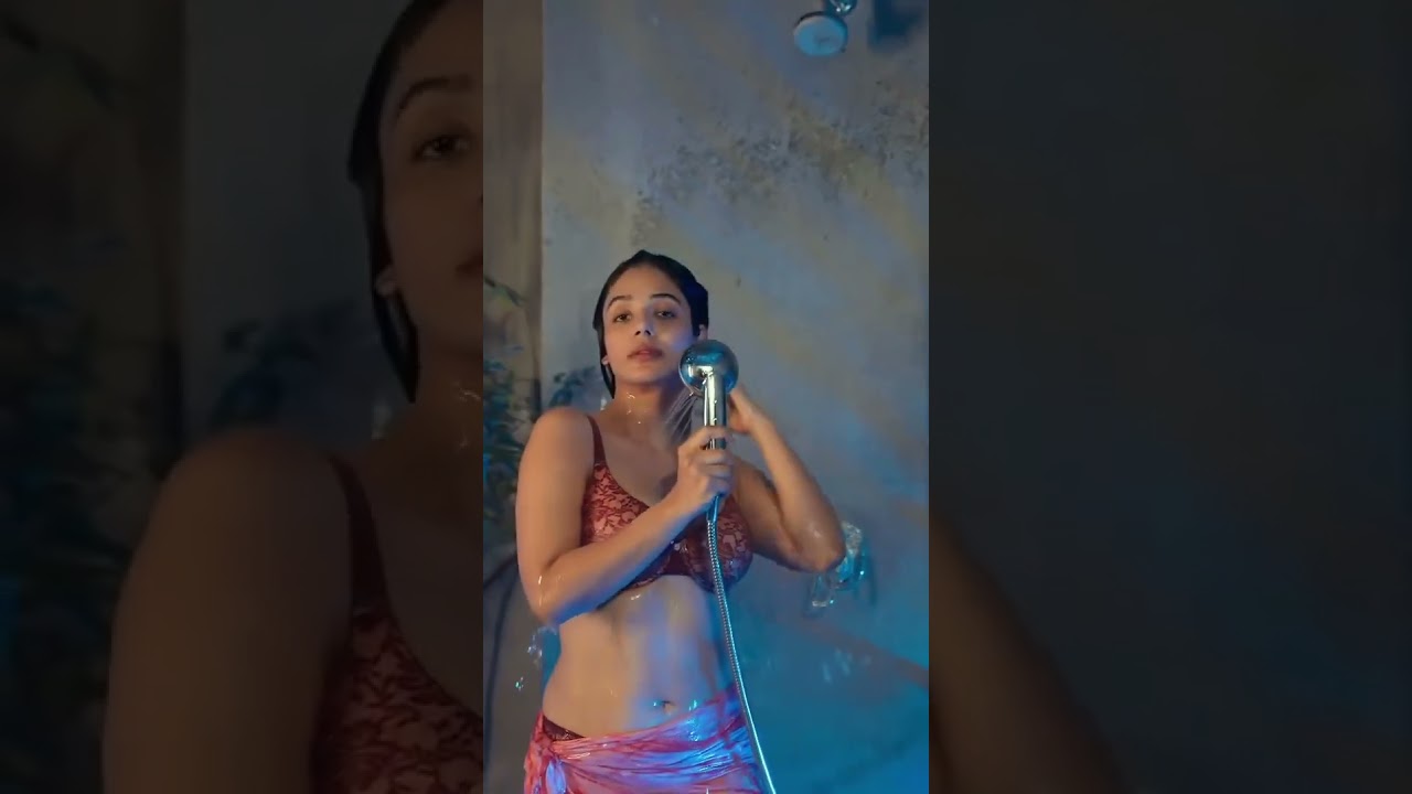 Bushra Shaikh hot Bathing scence | bushrasaikh