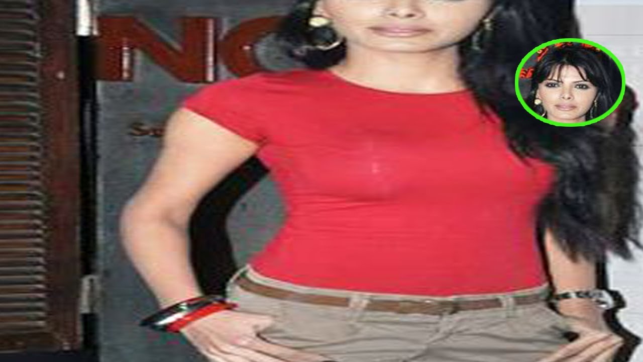Busty Sherlyn Chopra Grabs Eyeballs! SPOTTED @ Vegan Launch