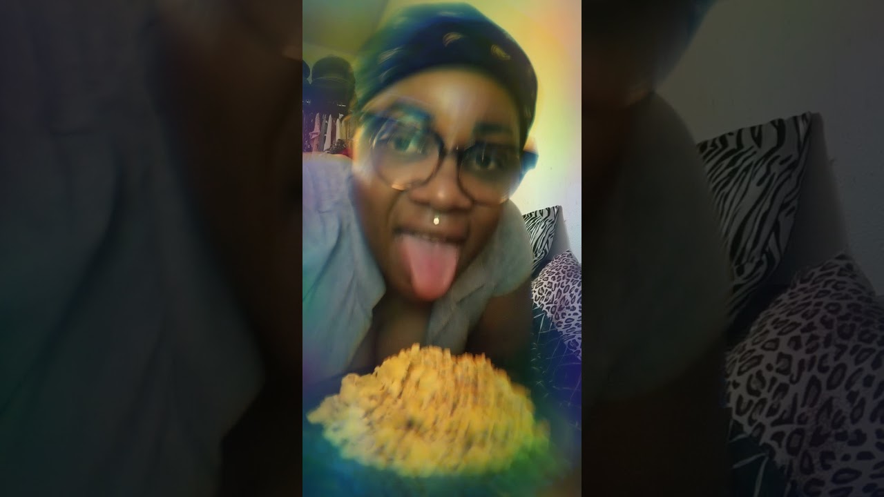 buttered popcorn 🍿 tongue action 😛 ASMR 👅