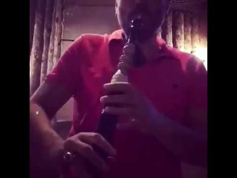 Büyük Usta Hüsnü Şenlendirici Nargile İle Klarnet Çalıyor
