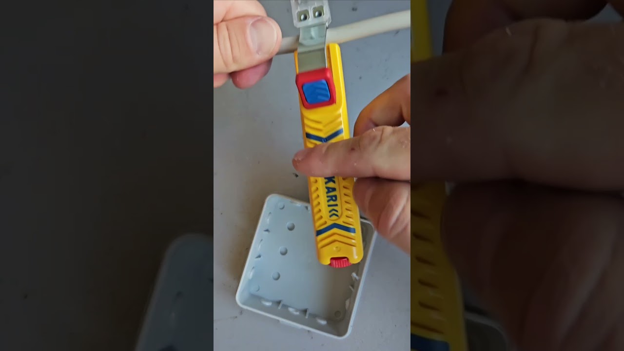 #Cableknife Secura No. 28H for stripping a #NYM cable and working with a #junctionbox