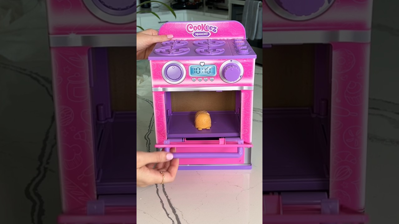 Can this really bake a plushie?!! Trying cookeez makery oven!!