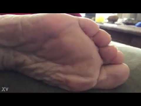 Candid feet hijab women wrinkling soles arab mom