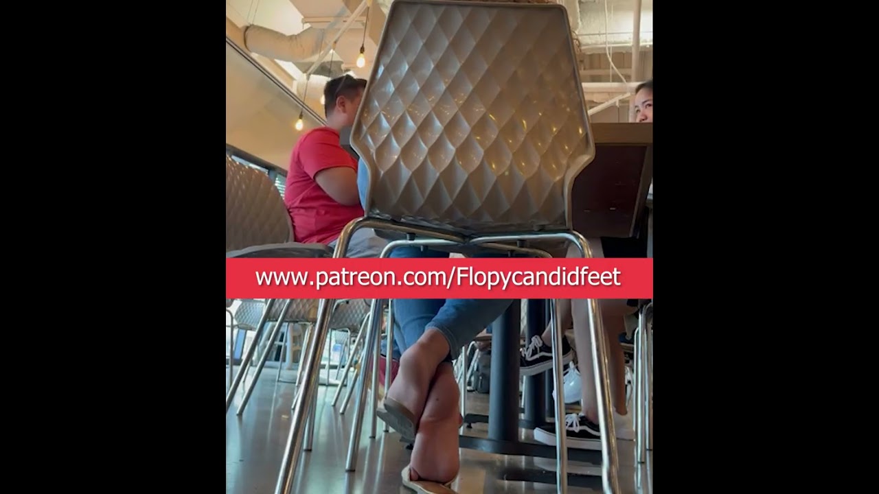 Candid feet shoeplay