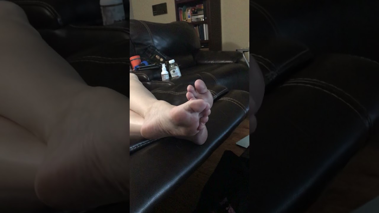 Candid Friends Moms Feet