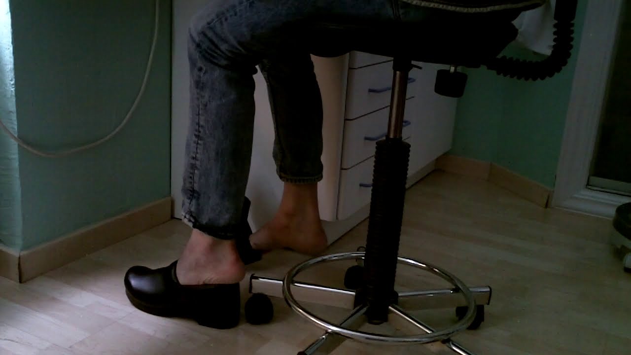 Candid shoeplay 9