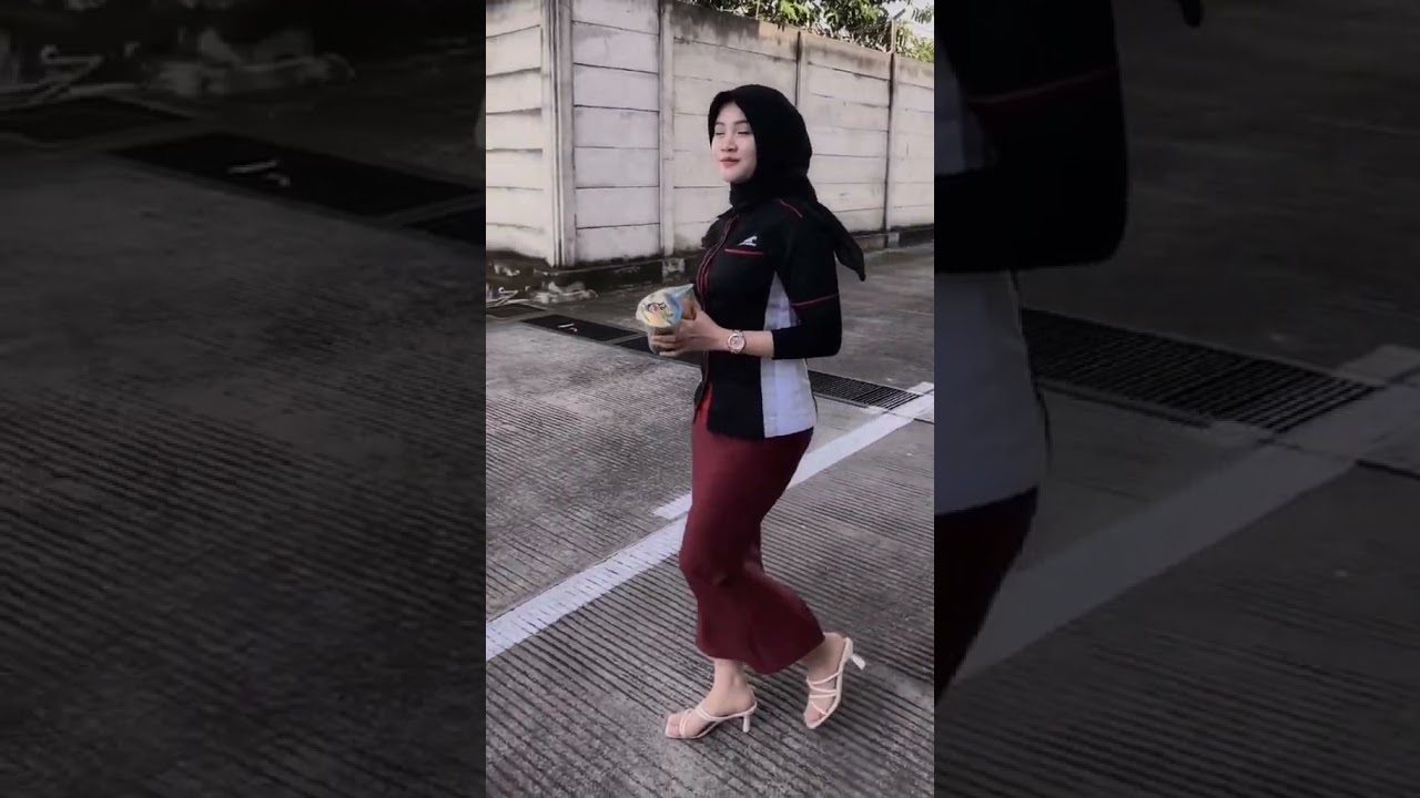 Cantiknya cewek pakek rok span sempit