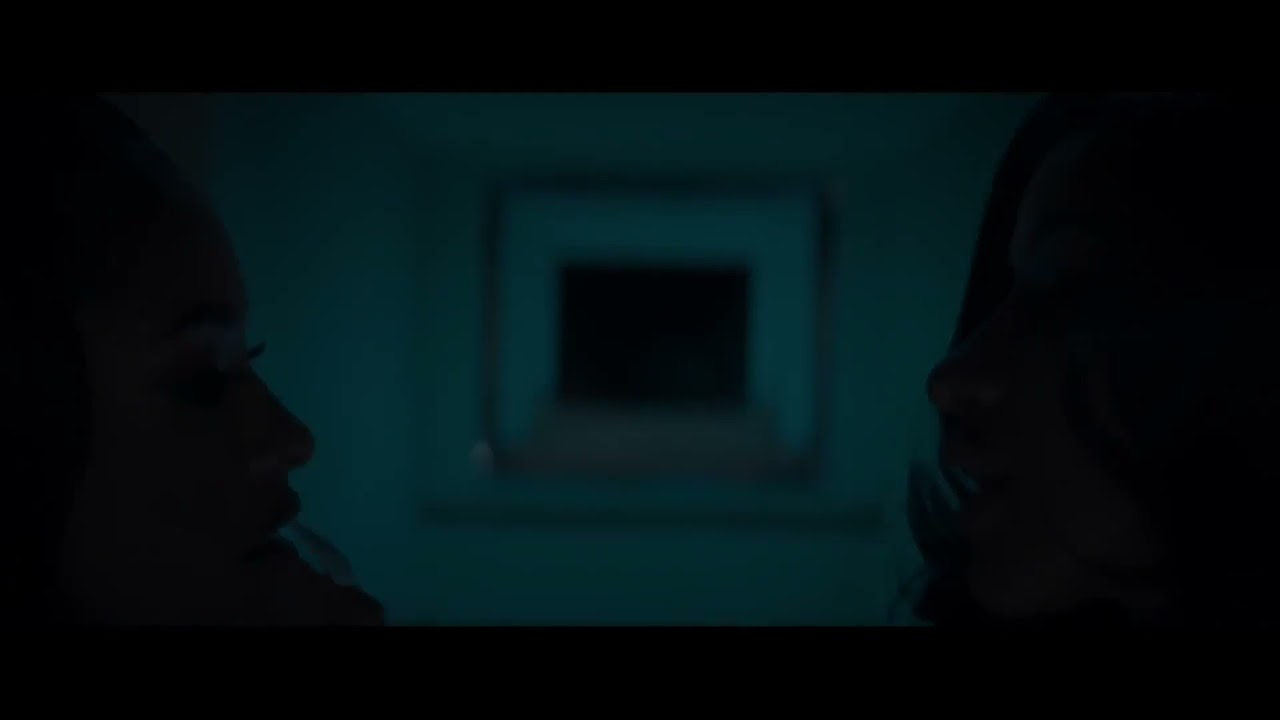 Cardi B kissing Girls￼ 💋 part 1