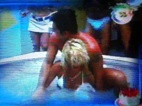 CARLA PEREZ NA BANHEIRA DO GUGU, DETALHE AINDA ERA GRUPO GERA SAMBA