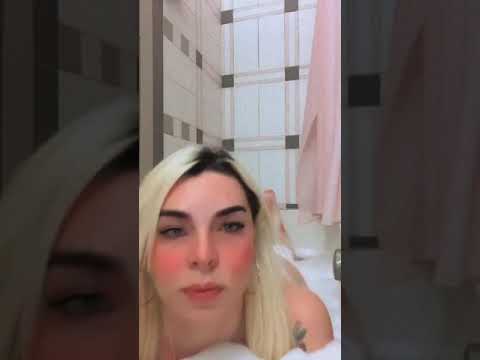 Carol Penelope no Banho