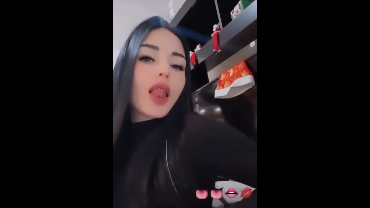 Carolina Tobón Bored