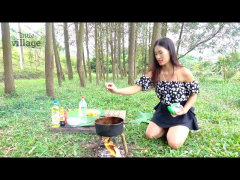 Catch Snake cooking Soup with Vegetables - Julia Daily Life #81
