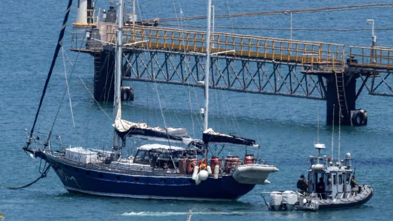 Ce qui se cache au fond du bateau de Rima Hassan