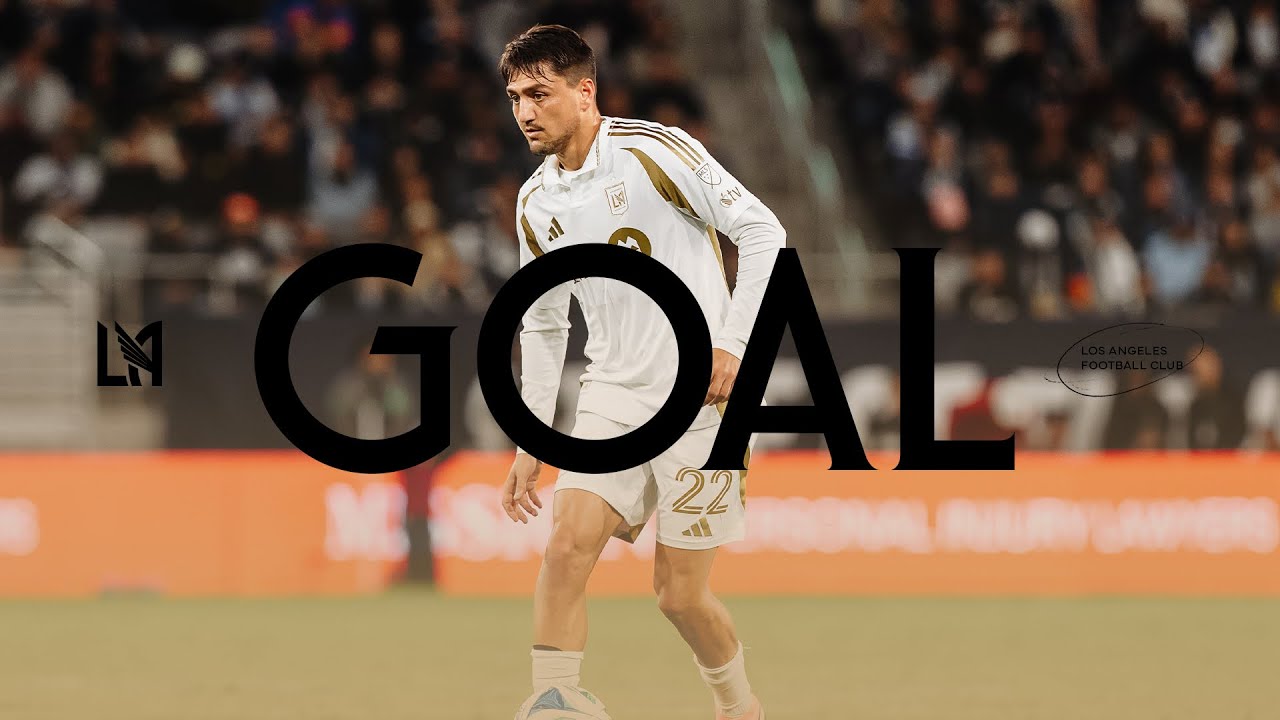 Cengiz Ünder scores his first goal of the season.