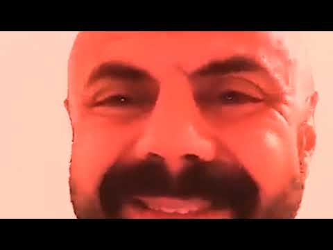 Cenk Hoca kafasıyla alay edenlere basıyor
