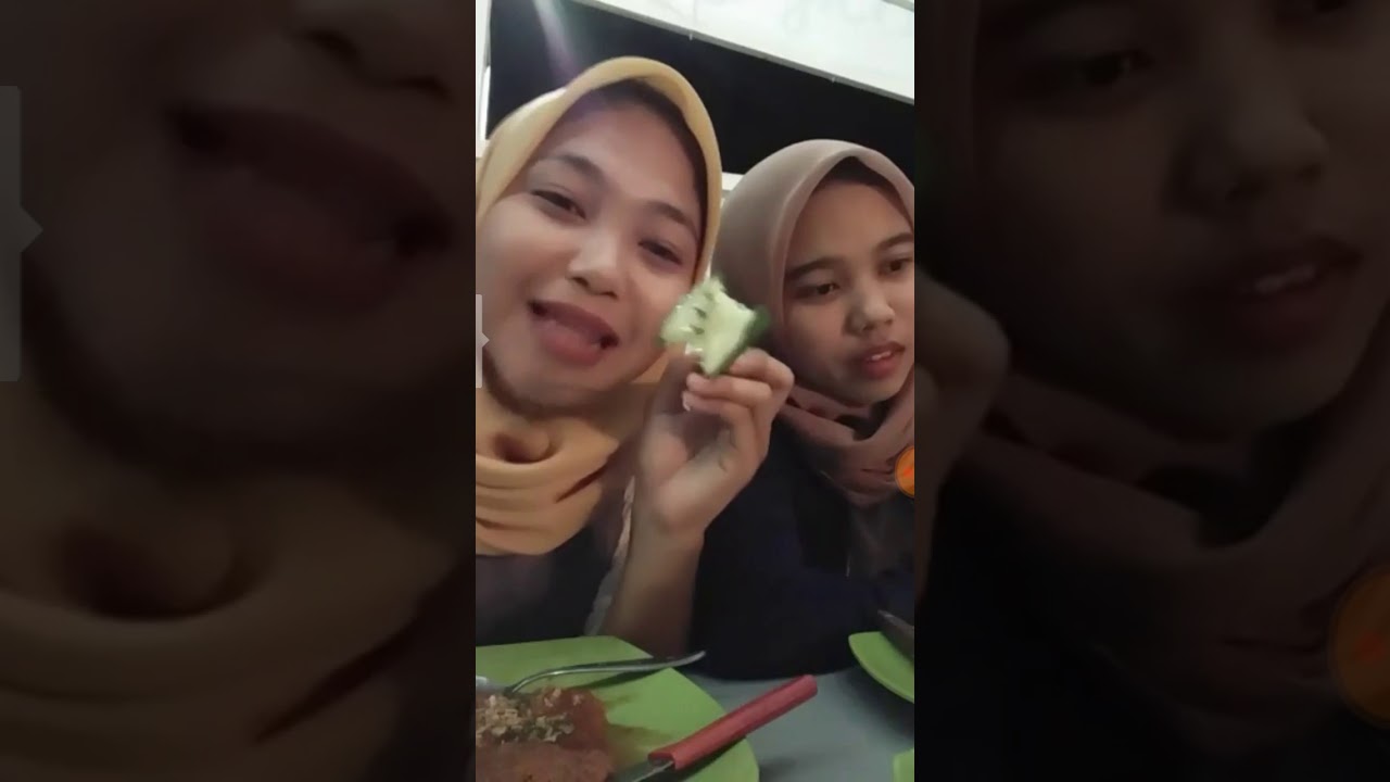 Cewek Cantik Berhijab Lagi Live Bibirnya Sexy Sekali