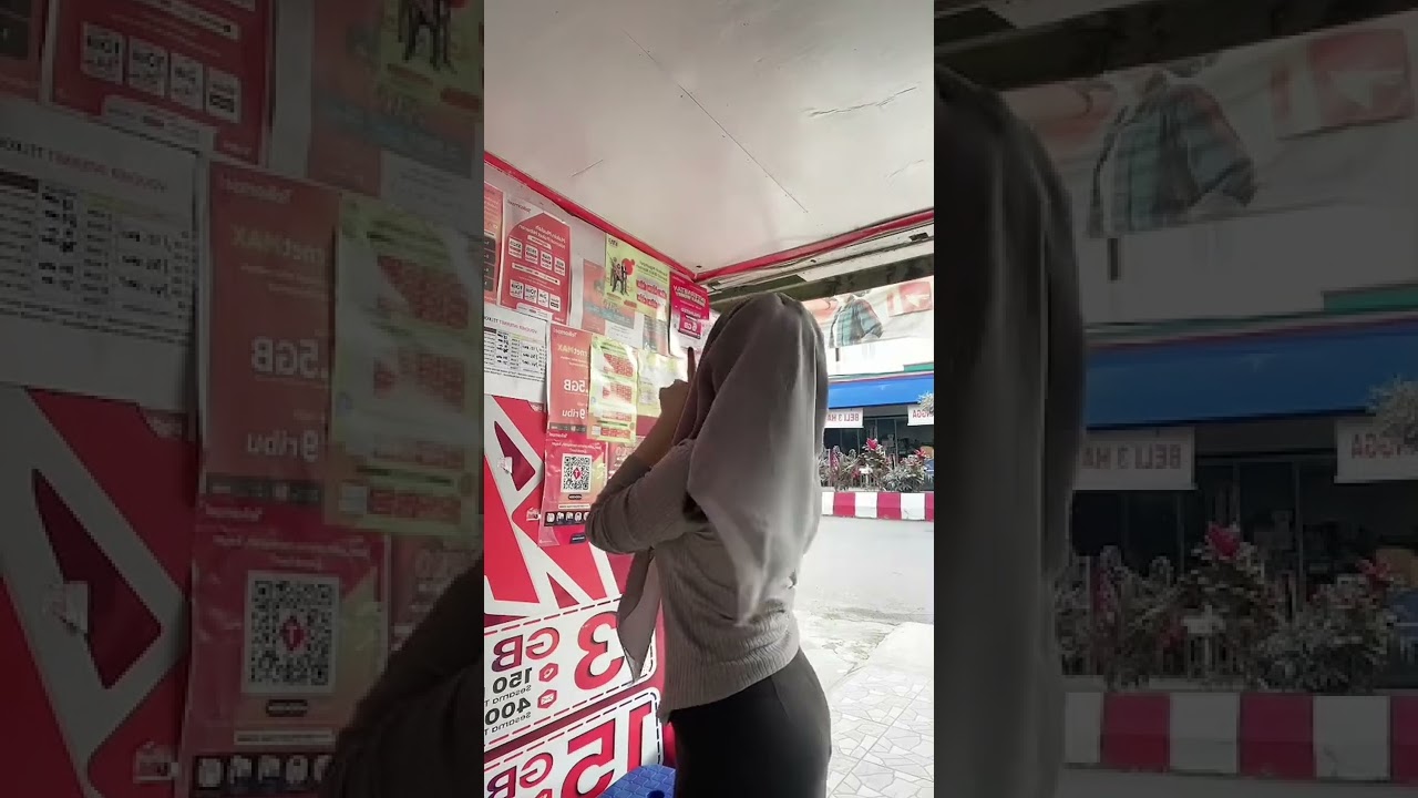 cewek cantik jaga warung