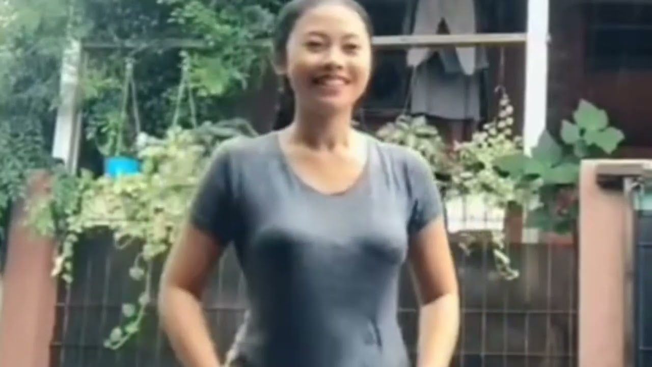 Cewek Cantik Mandi Hujan Tanpa B3h4
