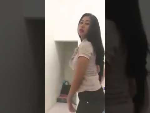 Cewek kegatalang ... Vcs buka baju sampai croot