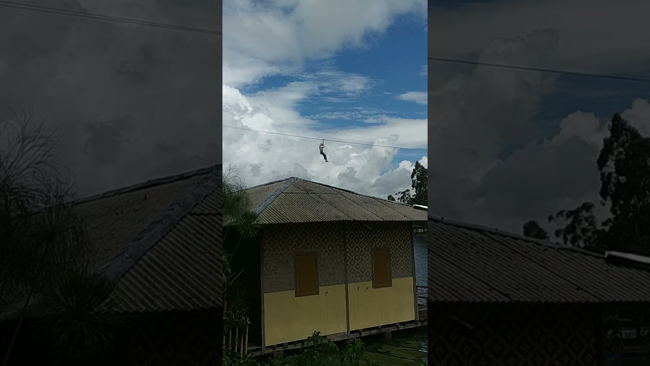 Cewek menjerit di flying fox