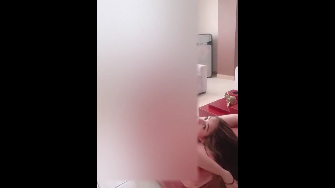 cewek ngangkang paha putih mulus