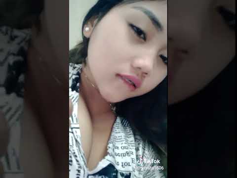 cewek pamer susu gede