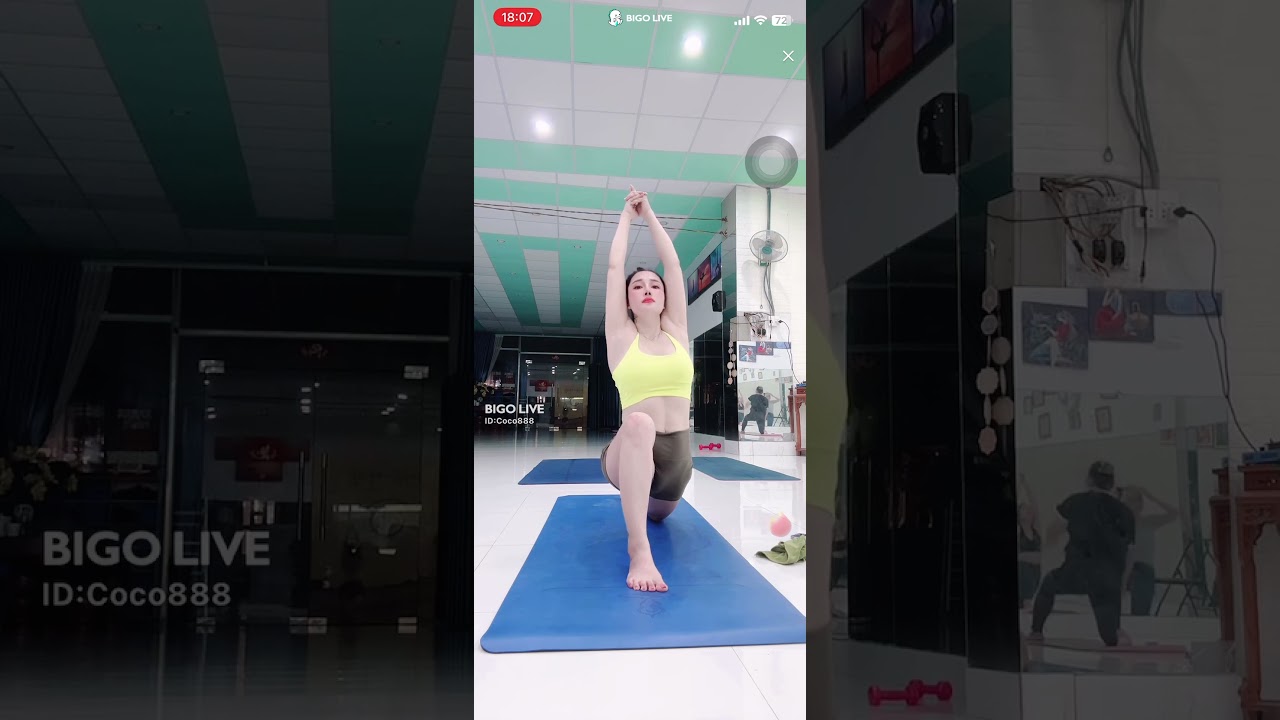 Chị máy bay bigo Minh Ánh xinh gái dáng đẹp tập yoga cực ngon