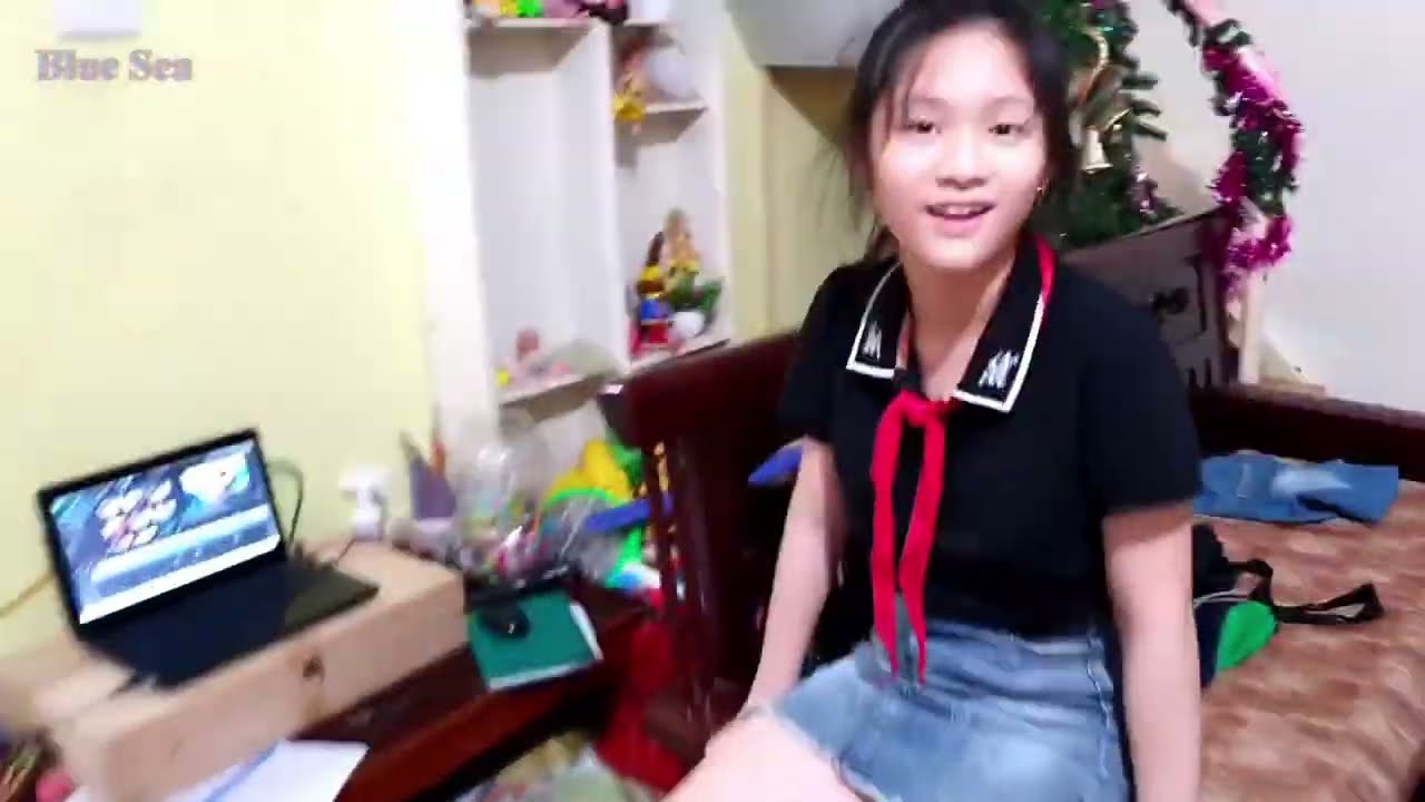 Chị silent sea mua rất nhiều quần áo mới cho gia linh gia bảo, cho gia linh gia bảo mặc thử