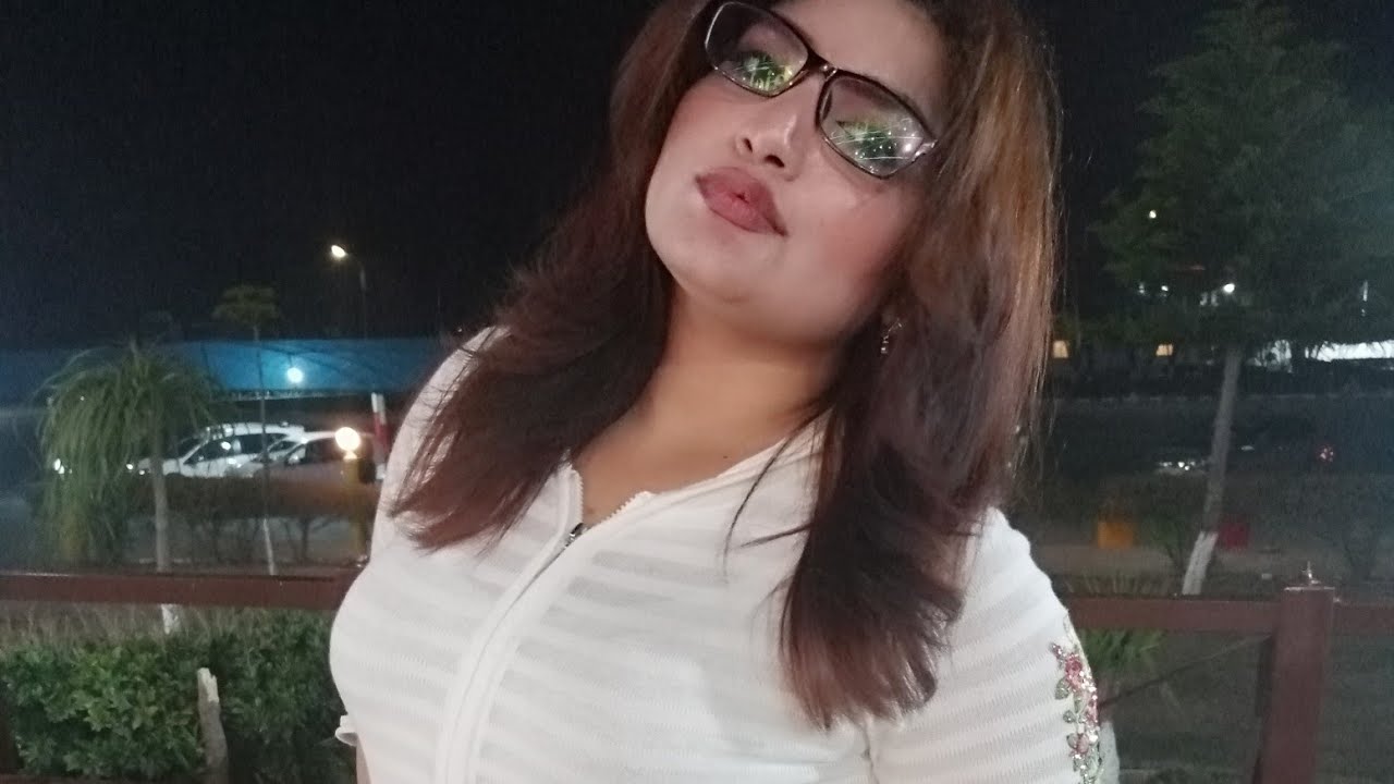 Chahat Sheikh Hot Live during travel...