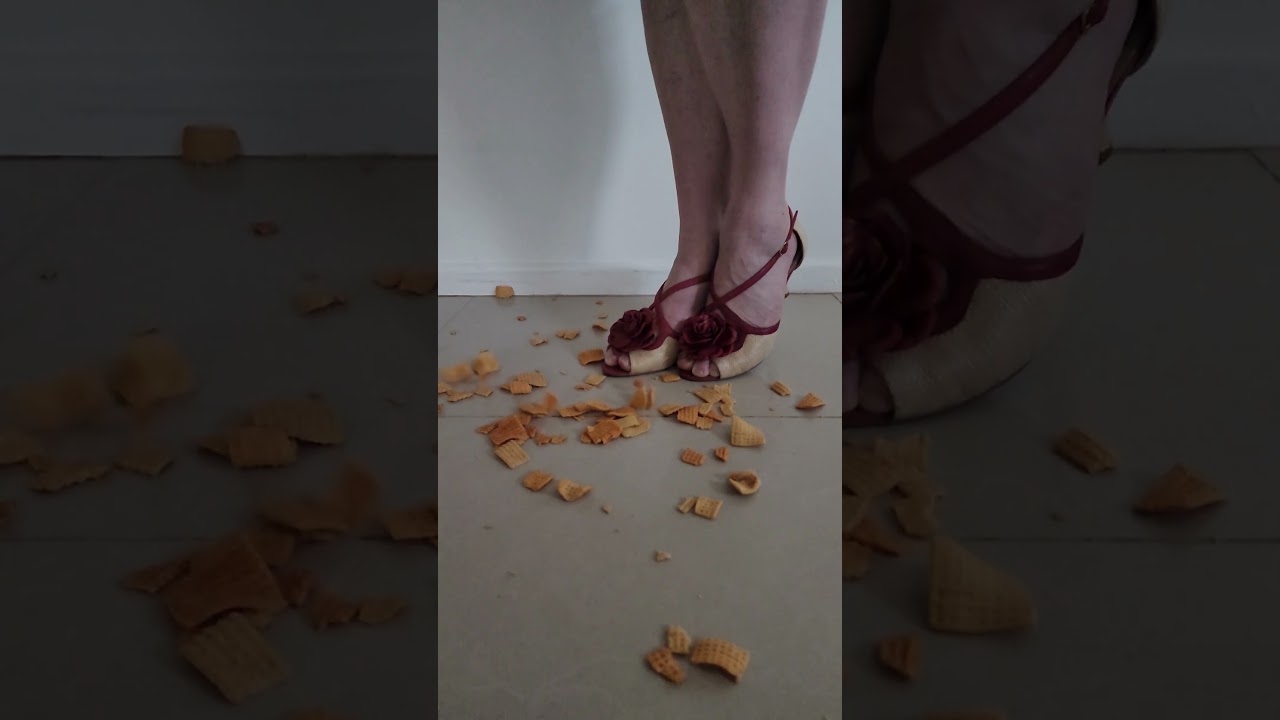 Charlotte's Snack-Sized Smashes: Asian Rice Chip Snack in Flower Heels