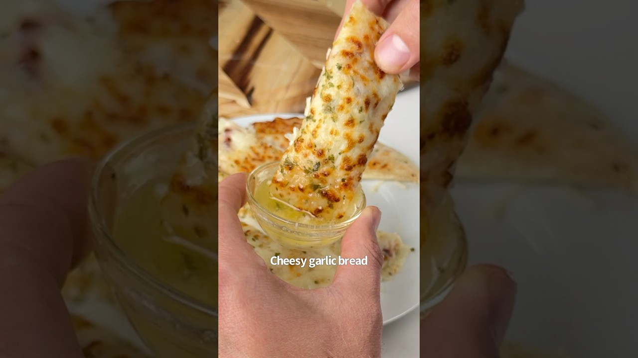 Cheesy Garlic Bread 😋🥖🙌