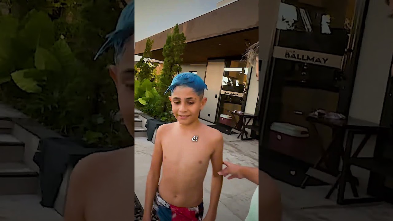Chefinho nos espionou na piscina!