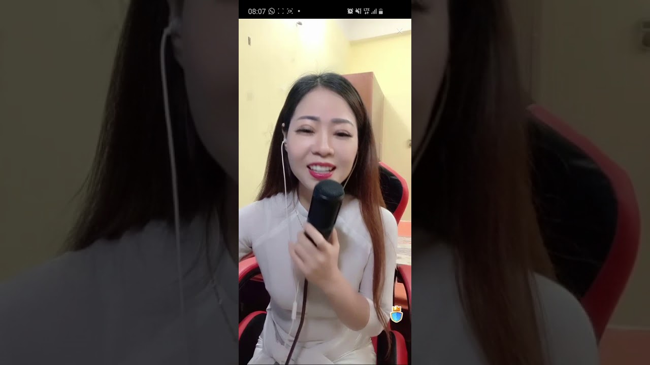 Chi bolero với áo dài xinh 😍