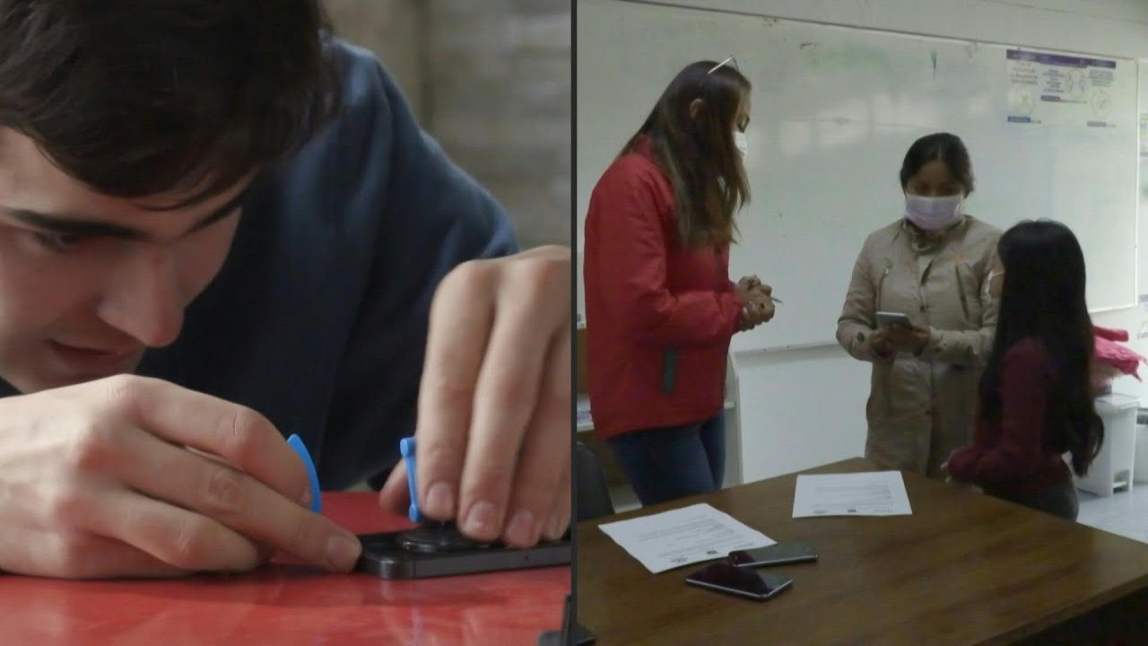 Chilean teen's phone clinic gets students online | AFP
