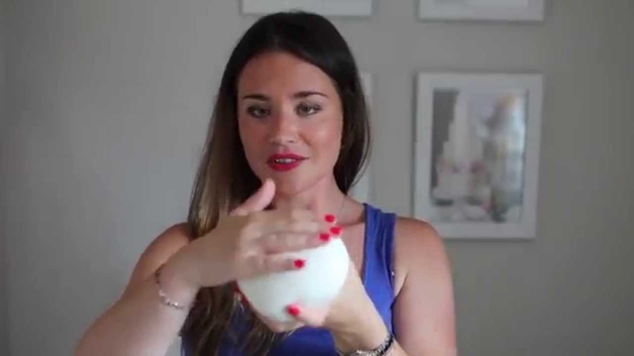 Chloe Hill-Thomas, Tutorial No.3 - How to Fondant Ice a Cake
