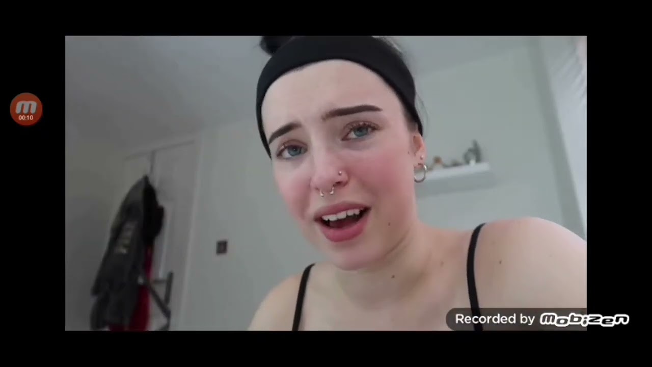 Chloe Hodgson farts