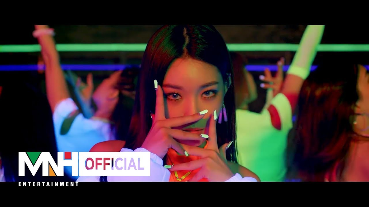 CHUNG HA 청하 'Roller Coaster' Official Performance Video
