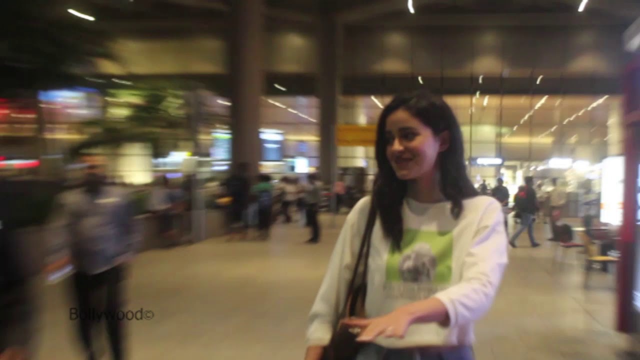 Chunkey Pandey's Daughter Ananya Pandey spotted at Mumbai Airport