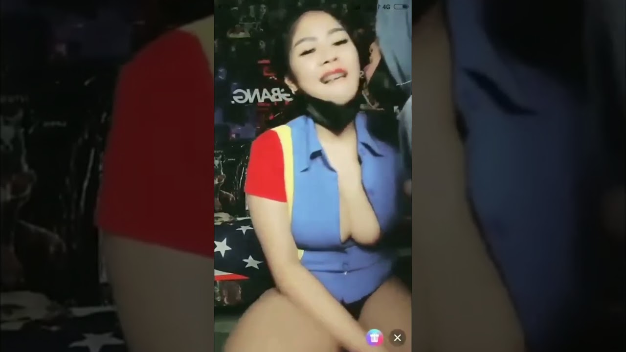 ciuman mesra mbak Indomaret sama pacarnya