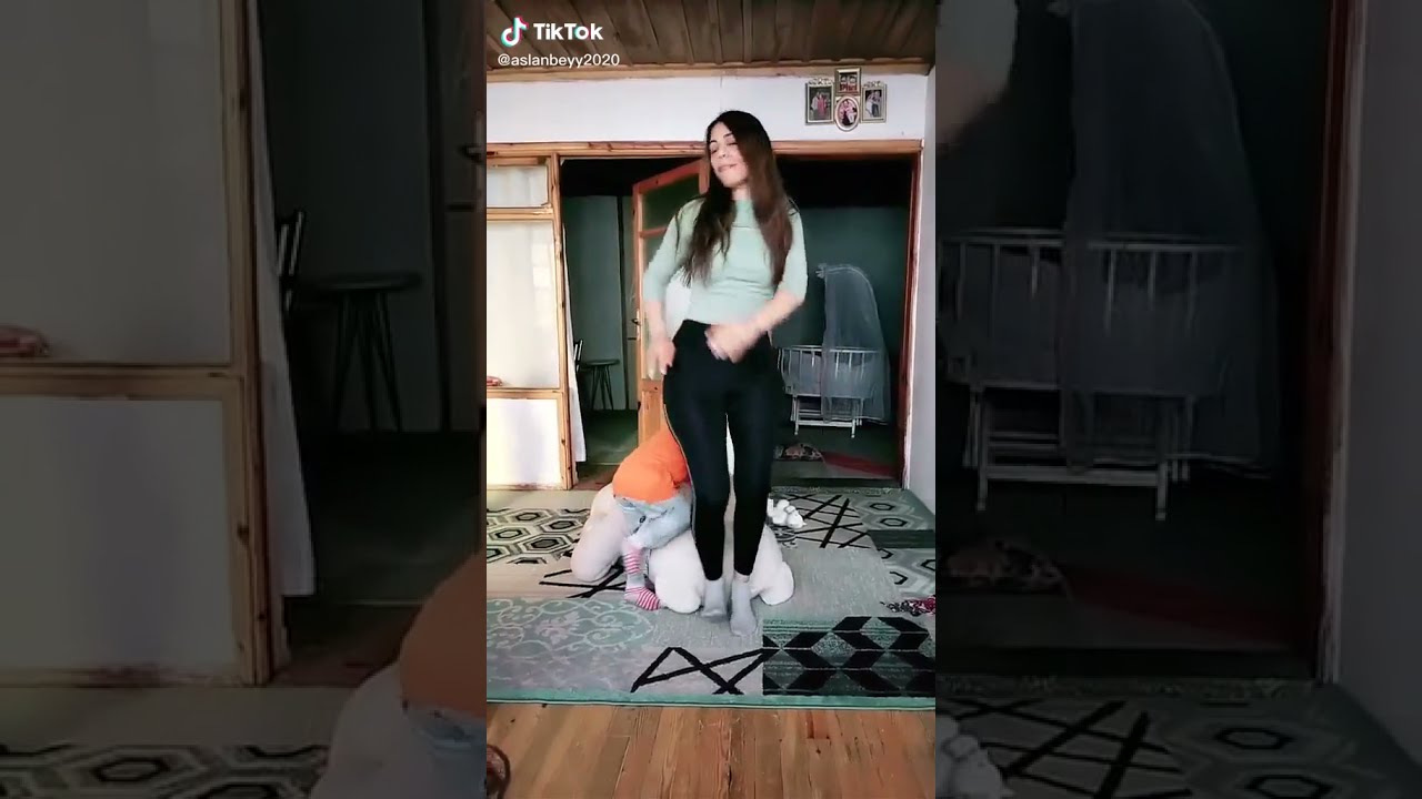 Civvciv Ayşenur Periscope